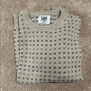 Lee Men's Sweater in checkered gray / beige pattern